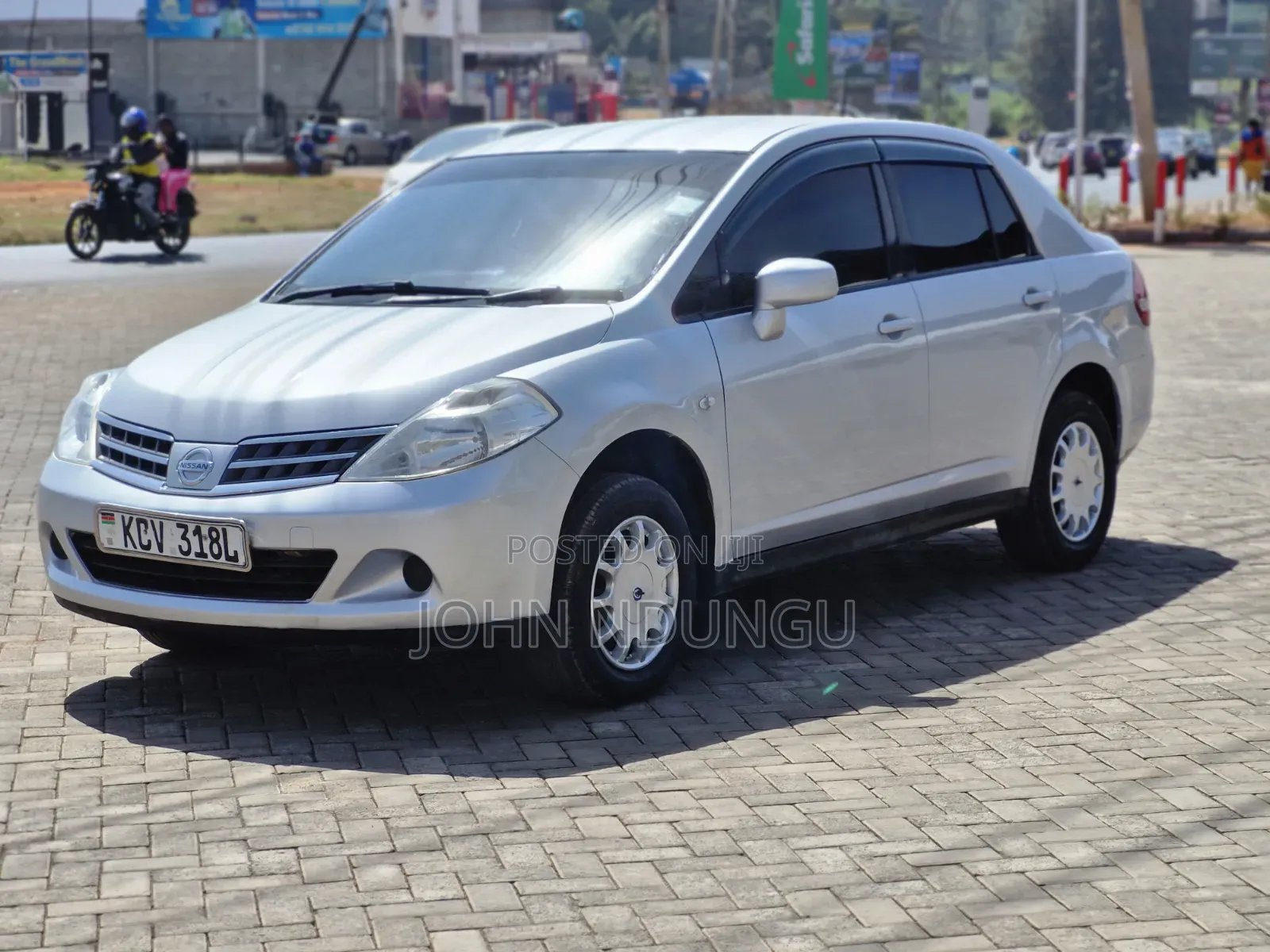 Nissan Tiida 2012 Silver