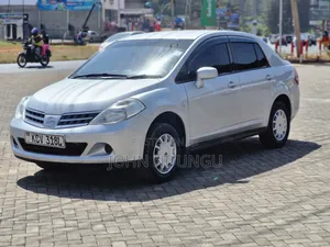 Nissan Tiida 2012 Silver