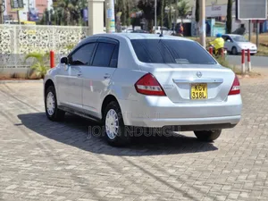 Nissan Tiida 2012 Silver