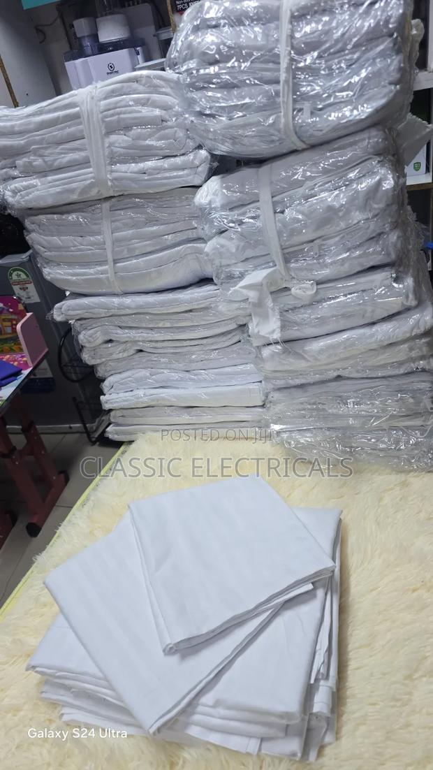 4pcs Set White Stripped 6*7 Bedsheets at Ksh1250