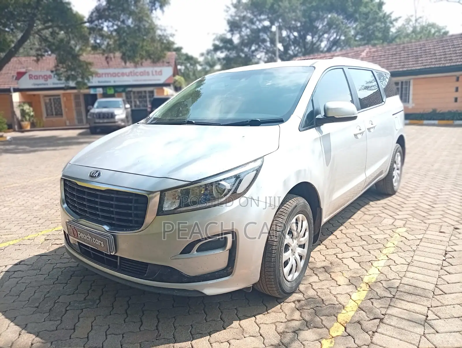 Kia Carnival 2019 Silver