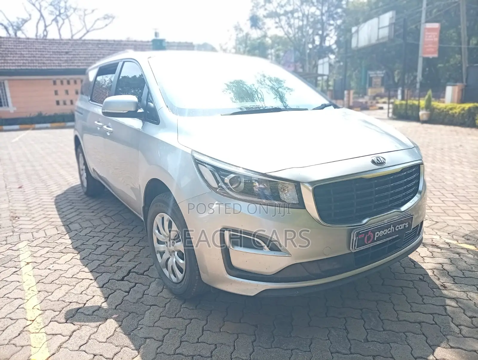 Kia Carnival 2019 Silver