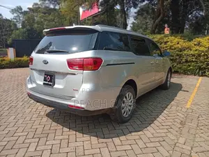 Kia Carnival 2019 Silver