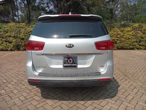 Kia Carnival 2019 Silver