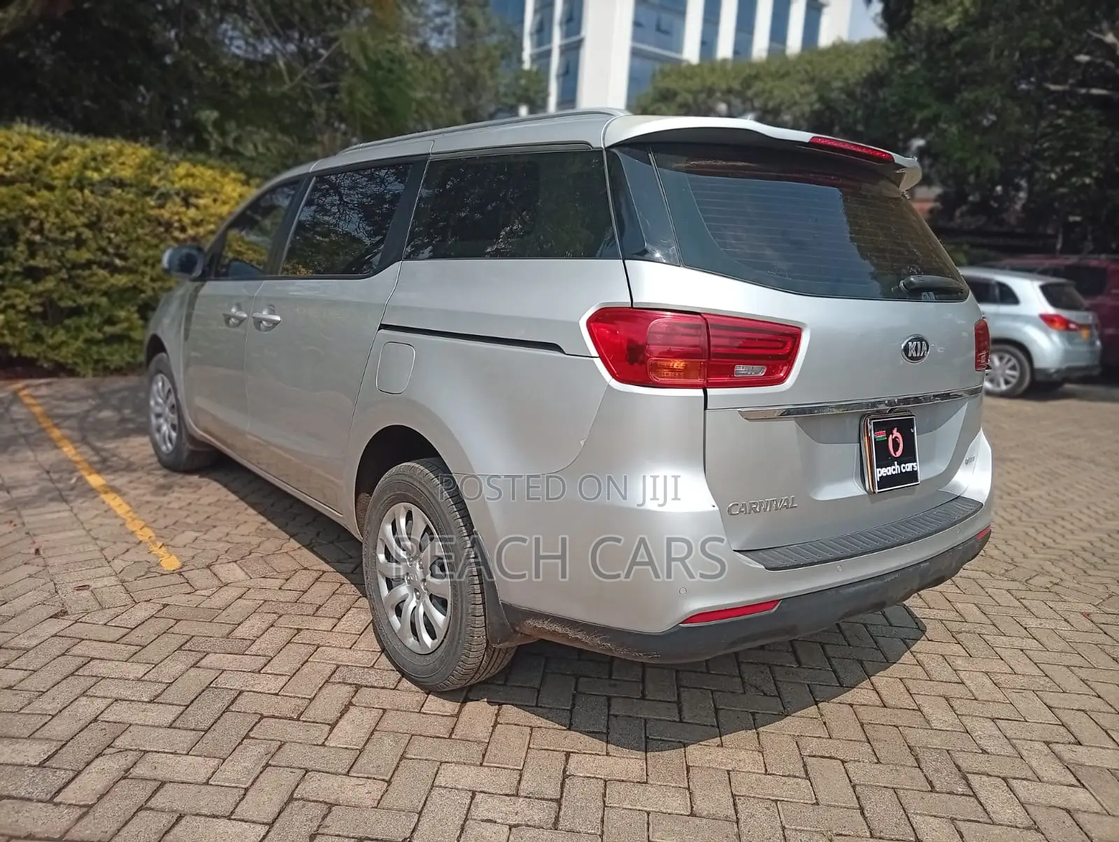 Kia Carnival 2019 Silver