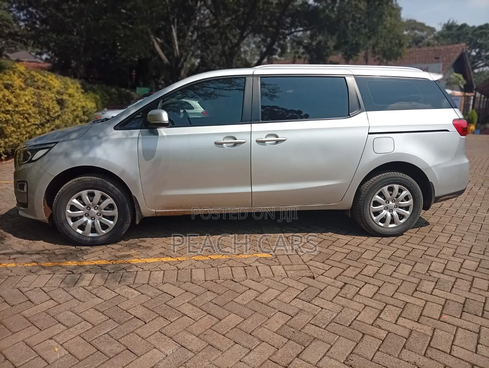 Kia Carnival 2019 Silver