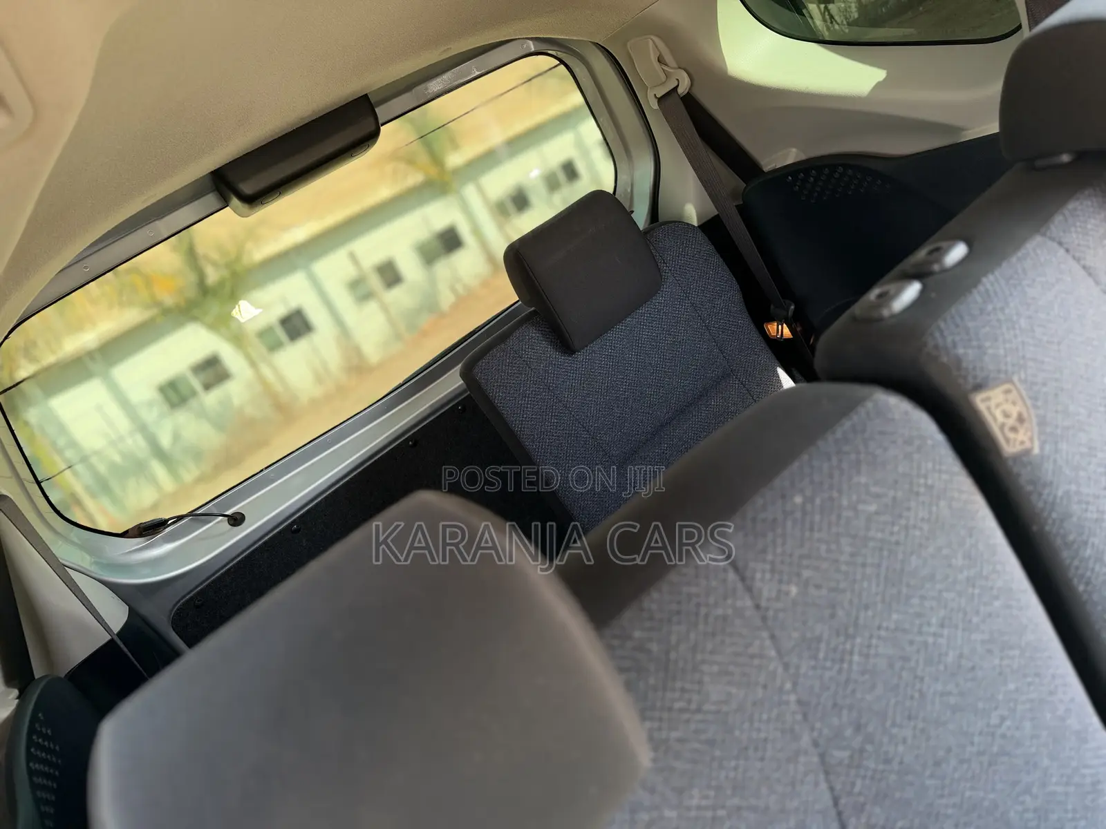 Toyota Sienta 1.5 FWD 2016 Silver