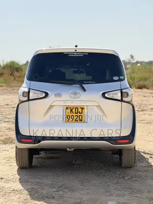 Toyota Sienta 1.5 FWD 2016 Silver