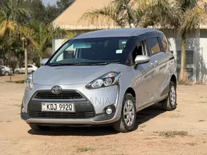 Toyota Sienta 1.5 FWD 2016 Silver