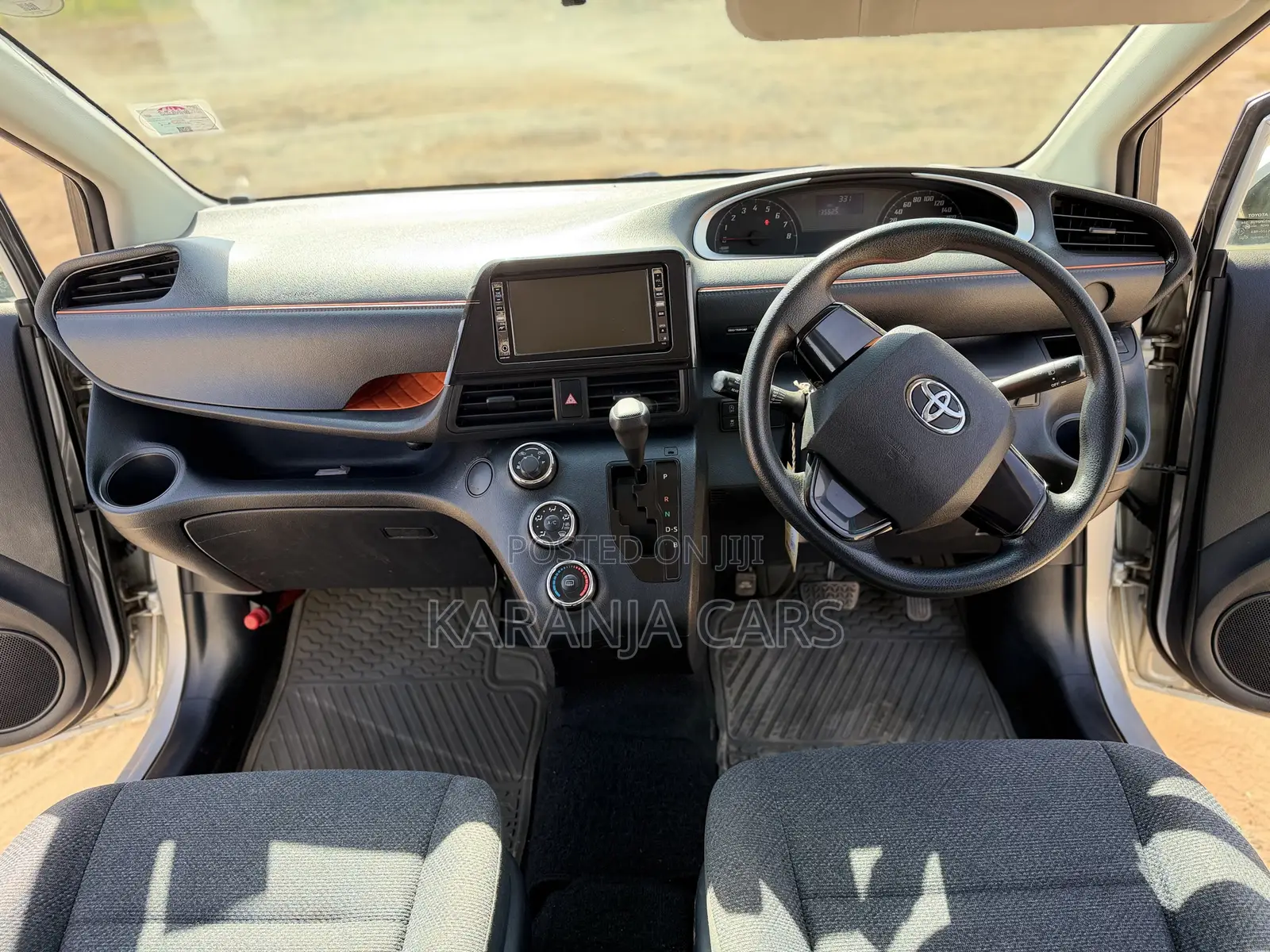 Toyota Sienta 1.5 FWD 2016 Silver