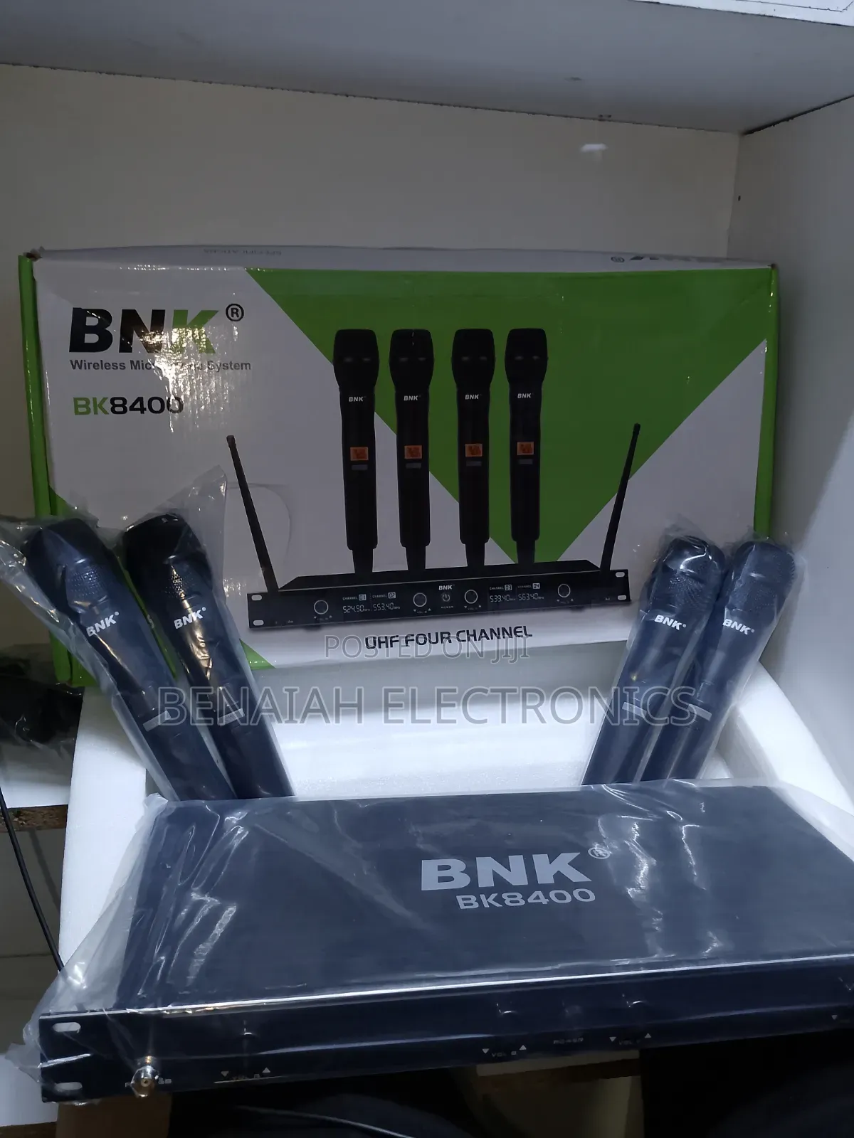 BNK Microphone 8400 Four in One Microphones)