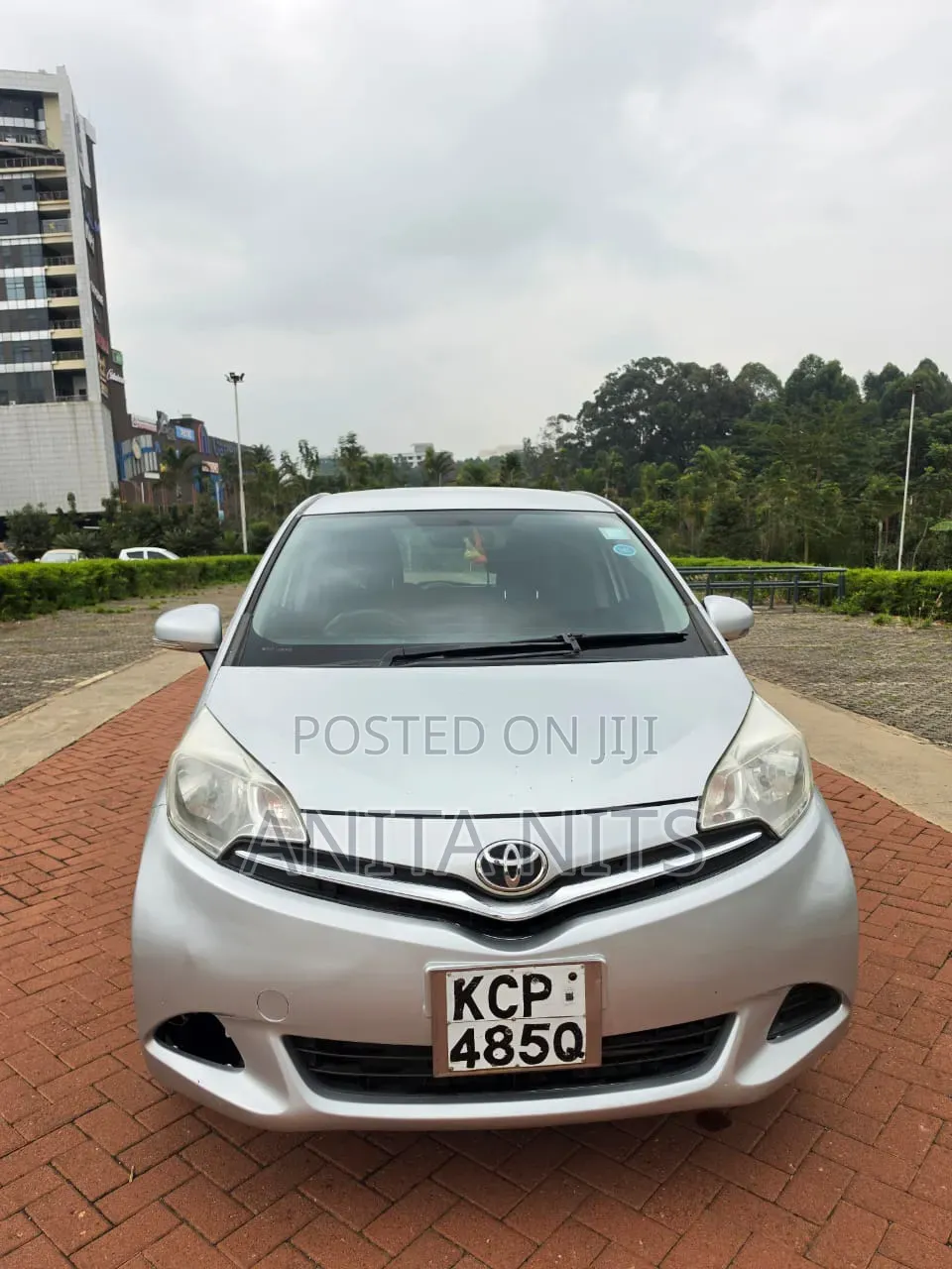 Toyota Ractis 2012 Silver
