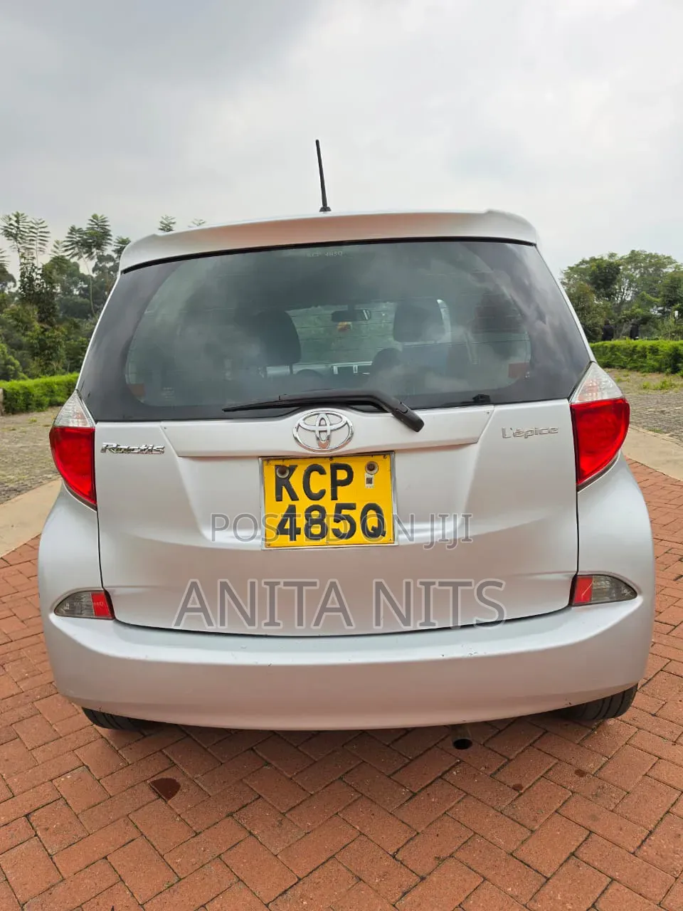 Toyota Ractis 2012 Silver