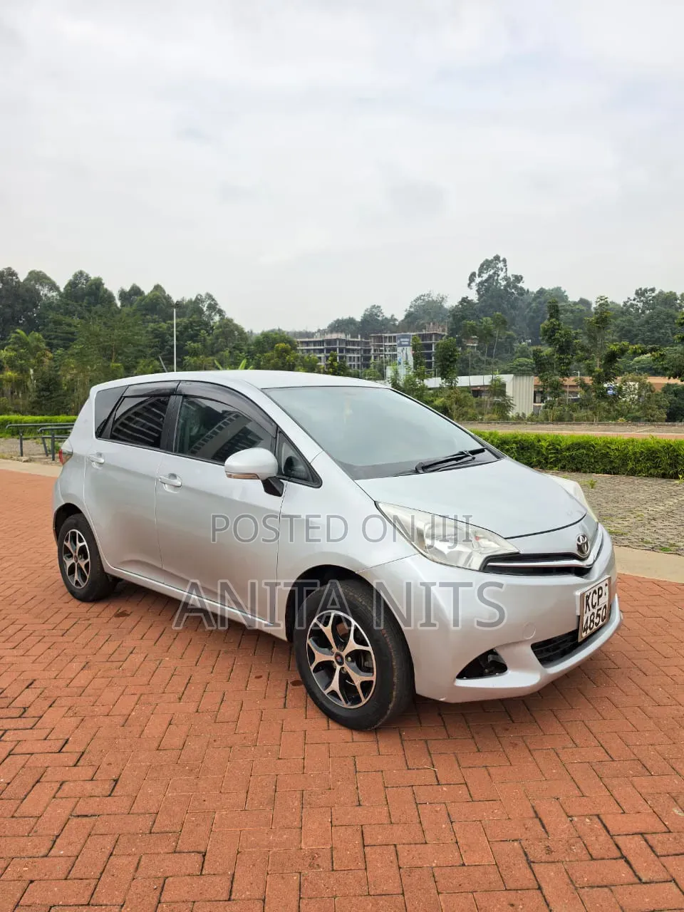 Toyota Ractis 2012 Silver