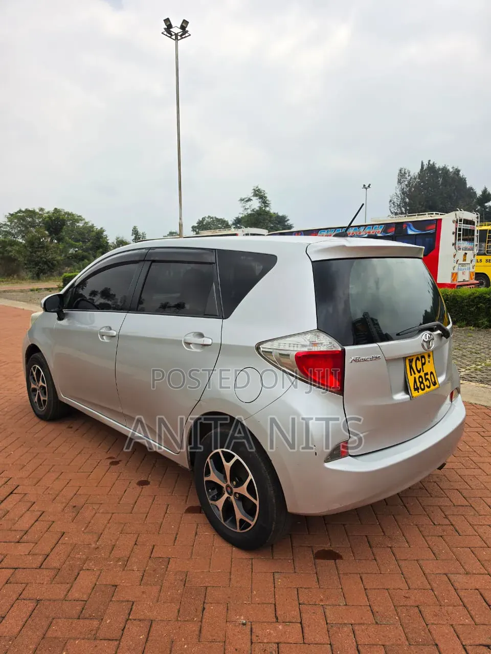 Toyota Ractis 2012 Silver