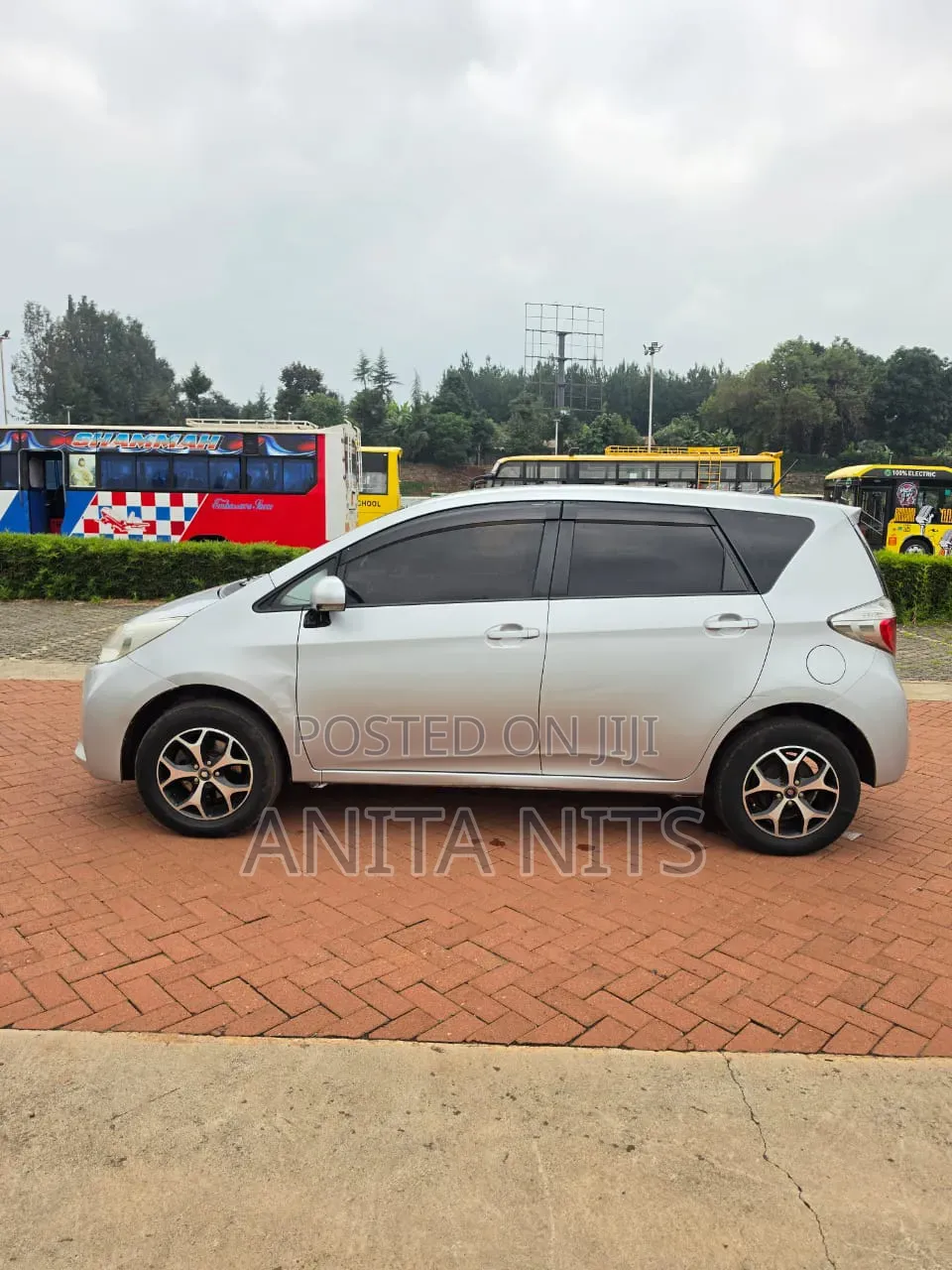 Toyota Ractis 2012 Silver