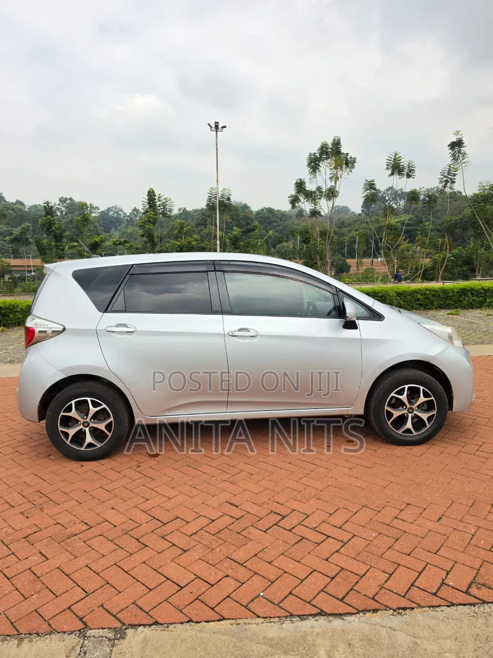 Toyota Ractis 2012 Silver