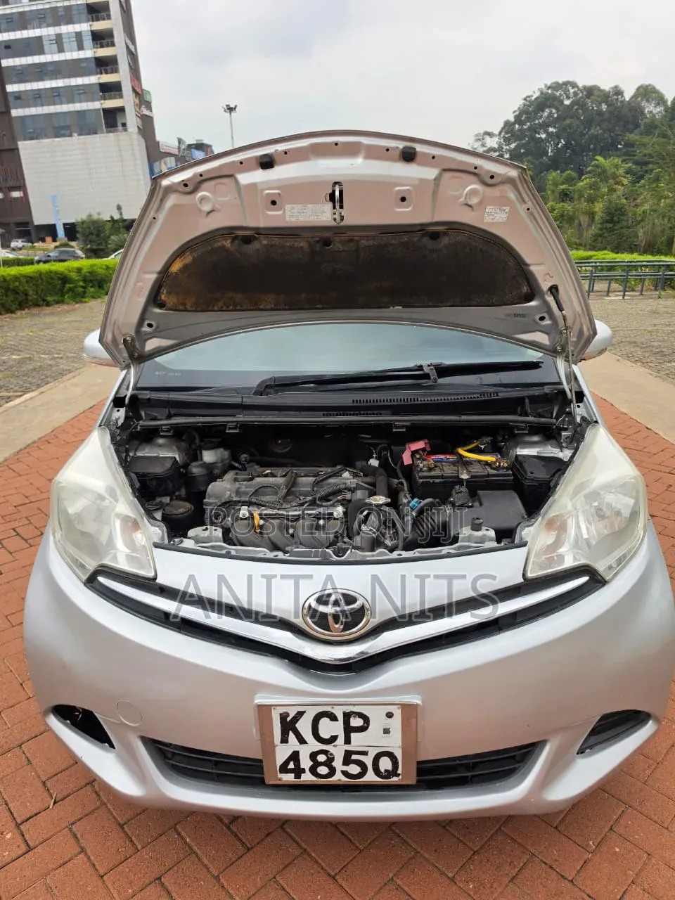 Toyota Ractis 2012 Silver
