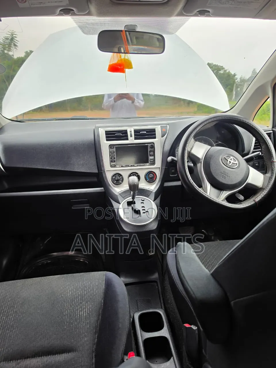 Toyota Ractis 2012 Silver