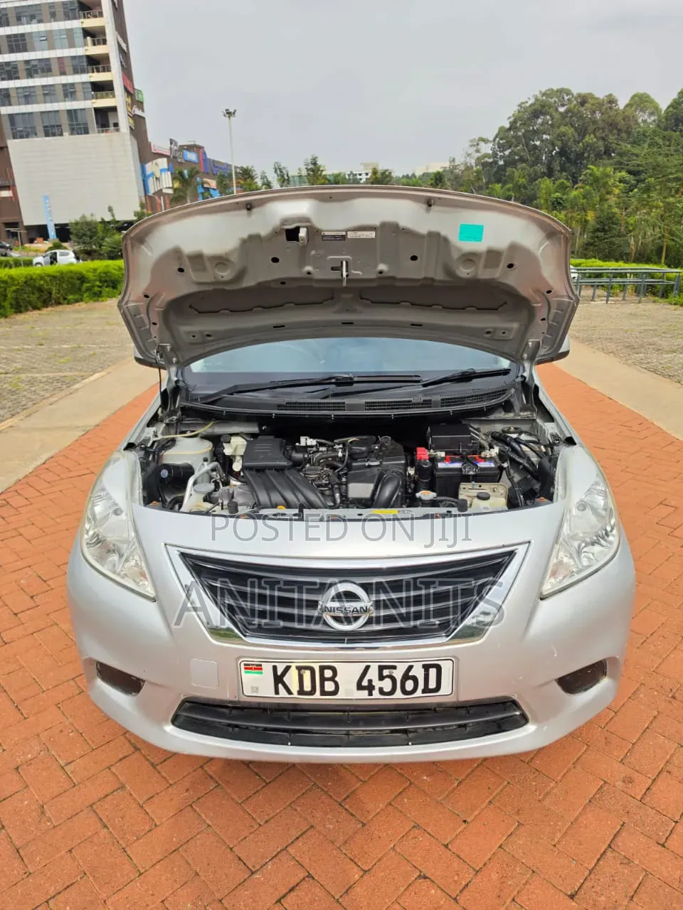 Nissan Latio 2014 Silver