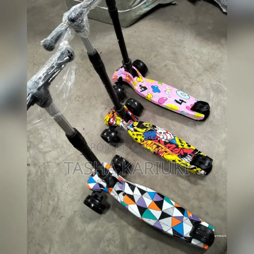 Kids Scooter With Adjustable Height , Melody and Light Effects