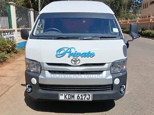 Toyota HiAce 2016 White