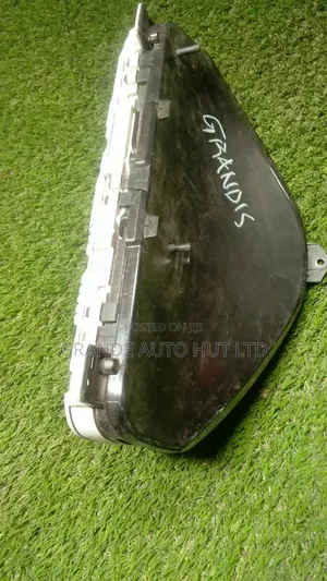Nissan Grandis Clock/Speedometer