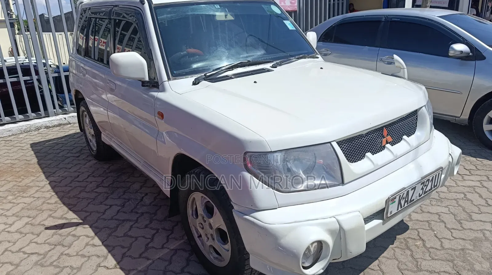 Mitsubishi Pajero 2002 White
