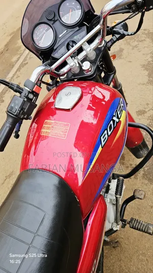 Bajaj Boxer 150 UG 2025 Red