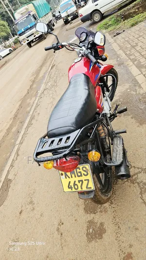 Bajaj Boxer 150 UG 2025 Red