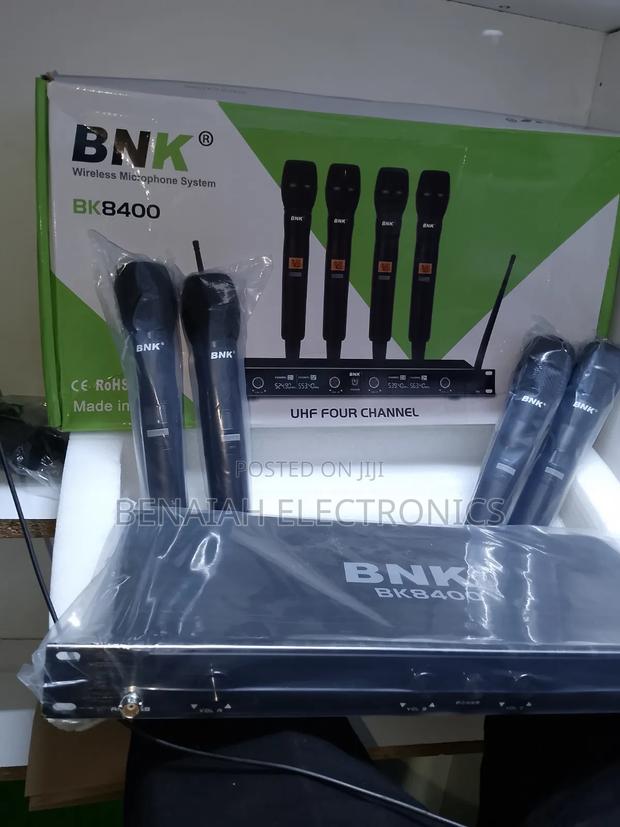 BNK Microphone Uhf Four Channels Microphone