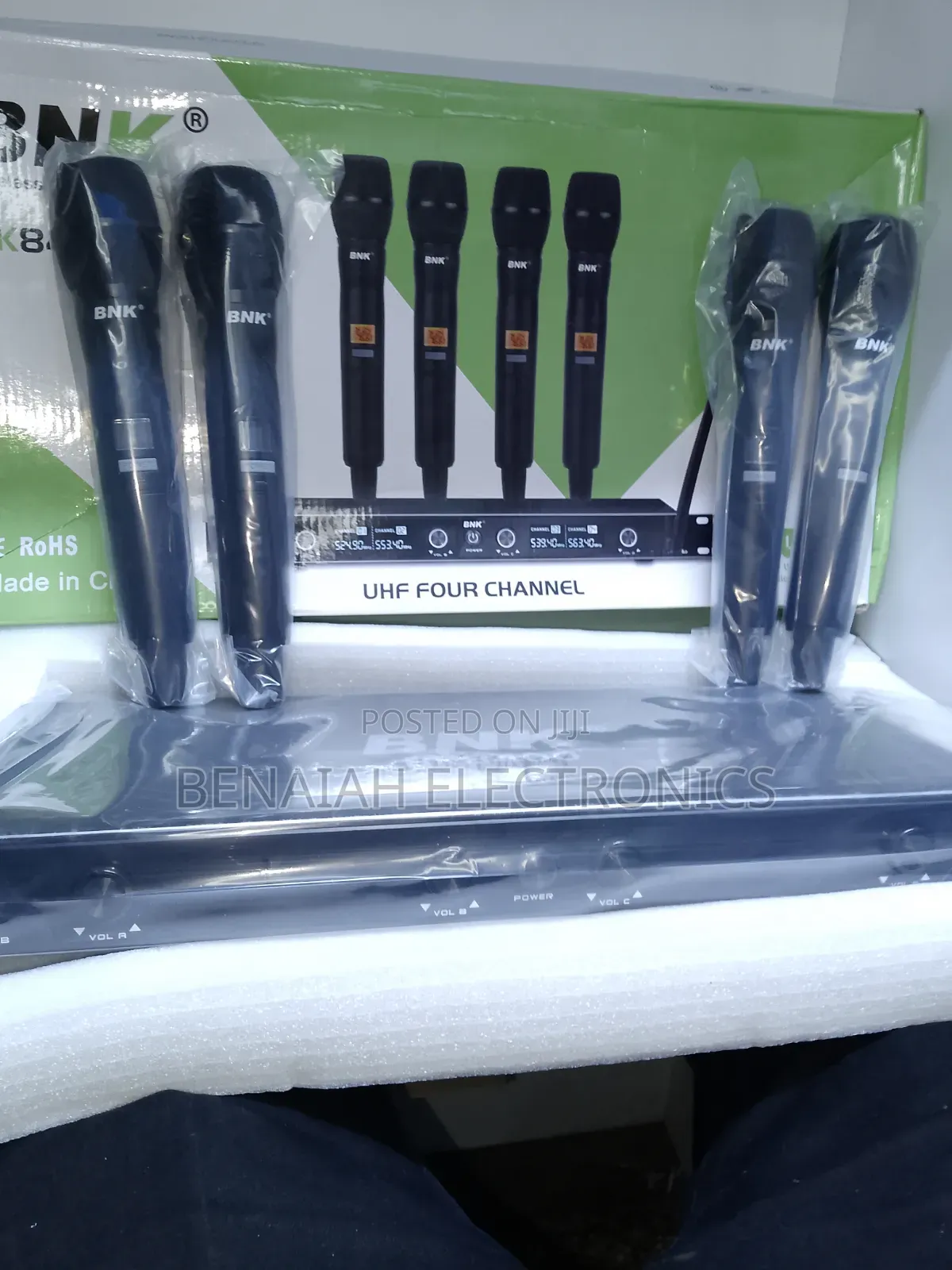 BNK Bk8400 With Four Handheld Microphones