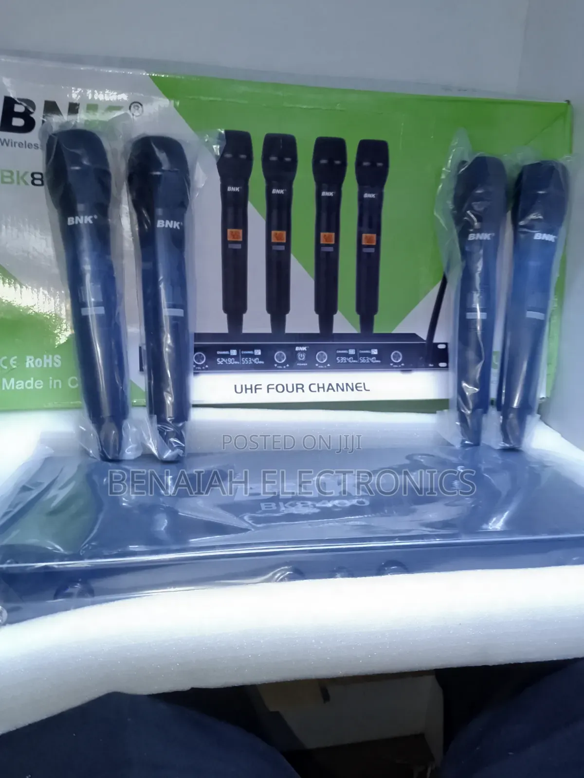 BNK Wireless Microphone System Four Handheld Microphones Four Channels