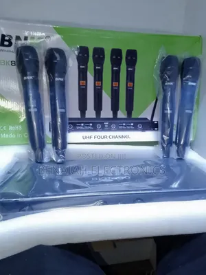 BNK Wireless Microphone System Four Handheld Microphones Four Channels