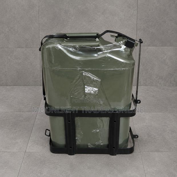 20 Litre Fuel Jerrycan With Jerrycan Shelf