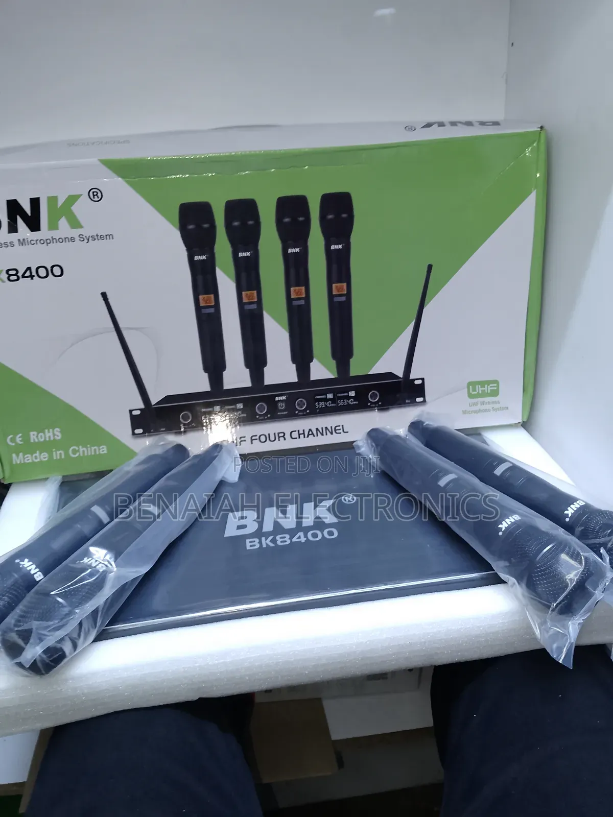 BNK Wireless Microphone System Four Handheld Microphones Four Channels