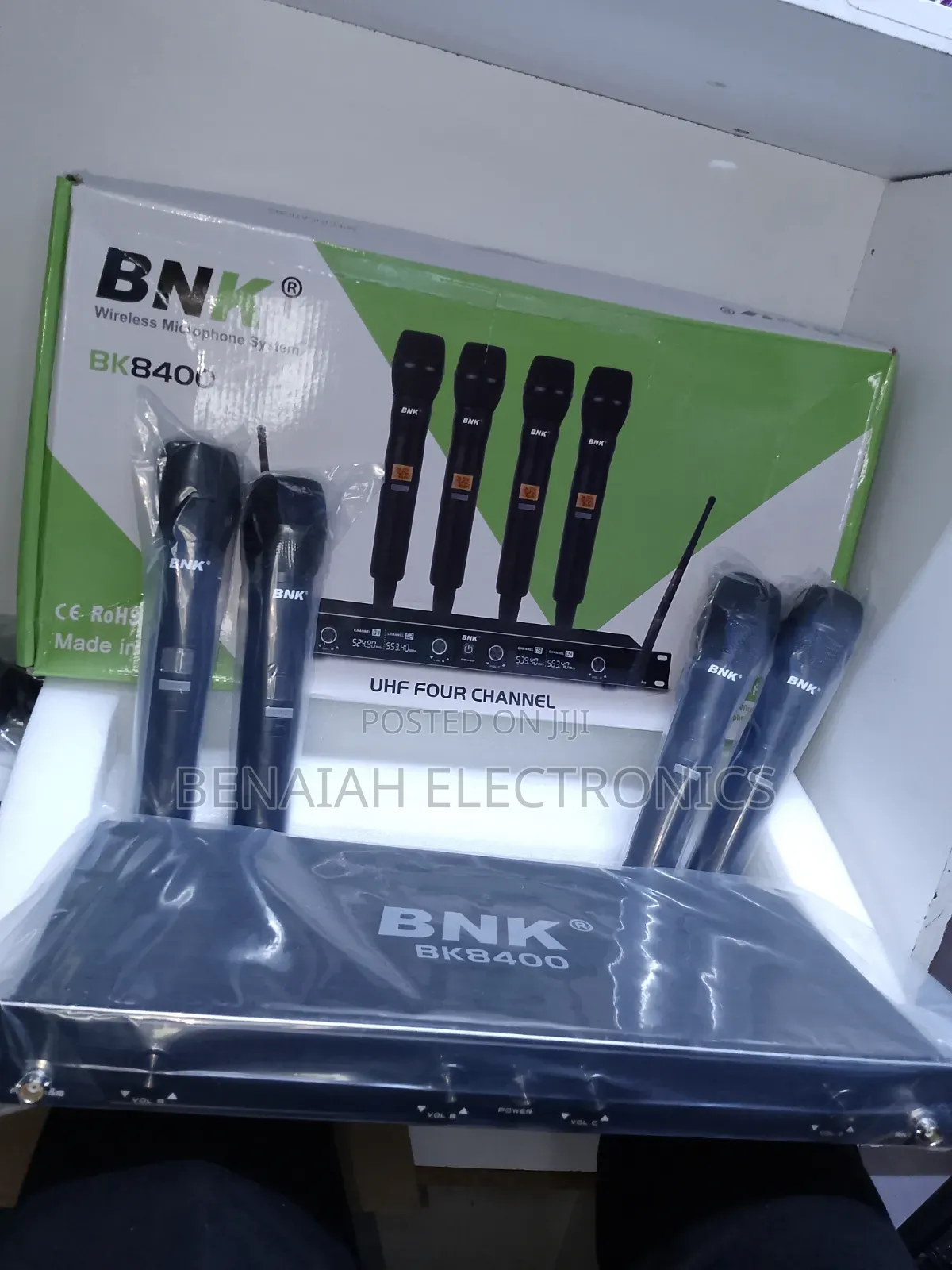 BNK Professional Microphone, Four Handheld Microphones, Four Channels