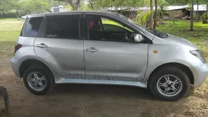 Toyota IST 2025 Silver