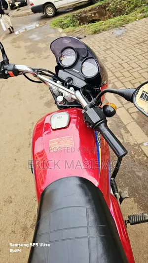 Bajaj Boxer 150 UG 2026 Red