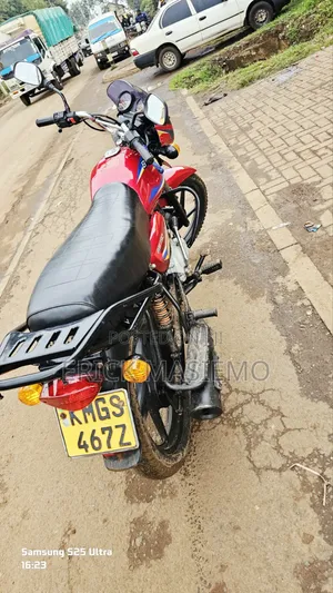 Bajaj Boxer 150 UG 2026 Red