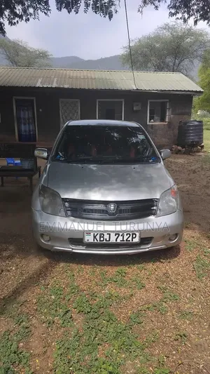 Toyota IST 2025 Silver