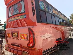 Hino Dutro 2014 Orange