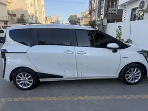 Toyota Sienta 2018 Pearl