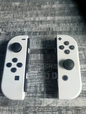 Nintendo Switch OLED + Mario Kart 8 + 256GB SD Card