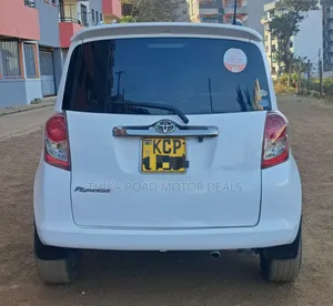 Toyota Ractis 2010 White