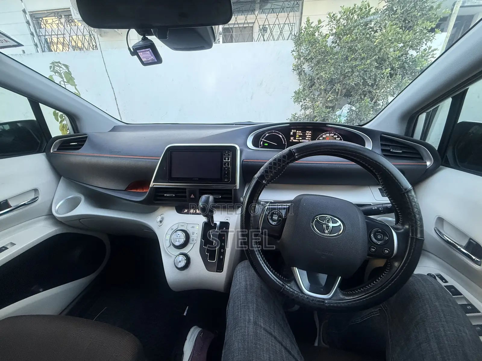 Toyota Sienta 2018 Pearl