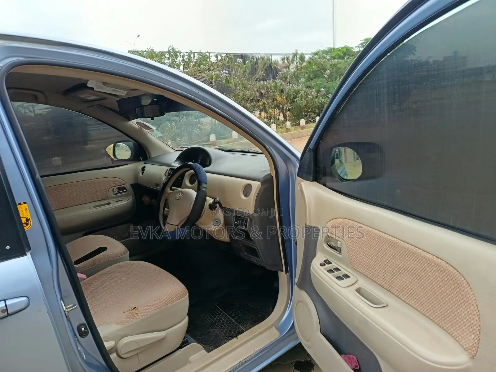 Toyota Sienta 2012 Blue