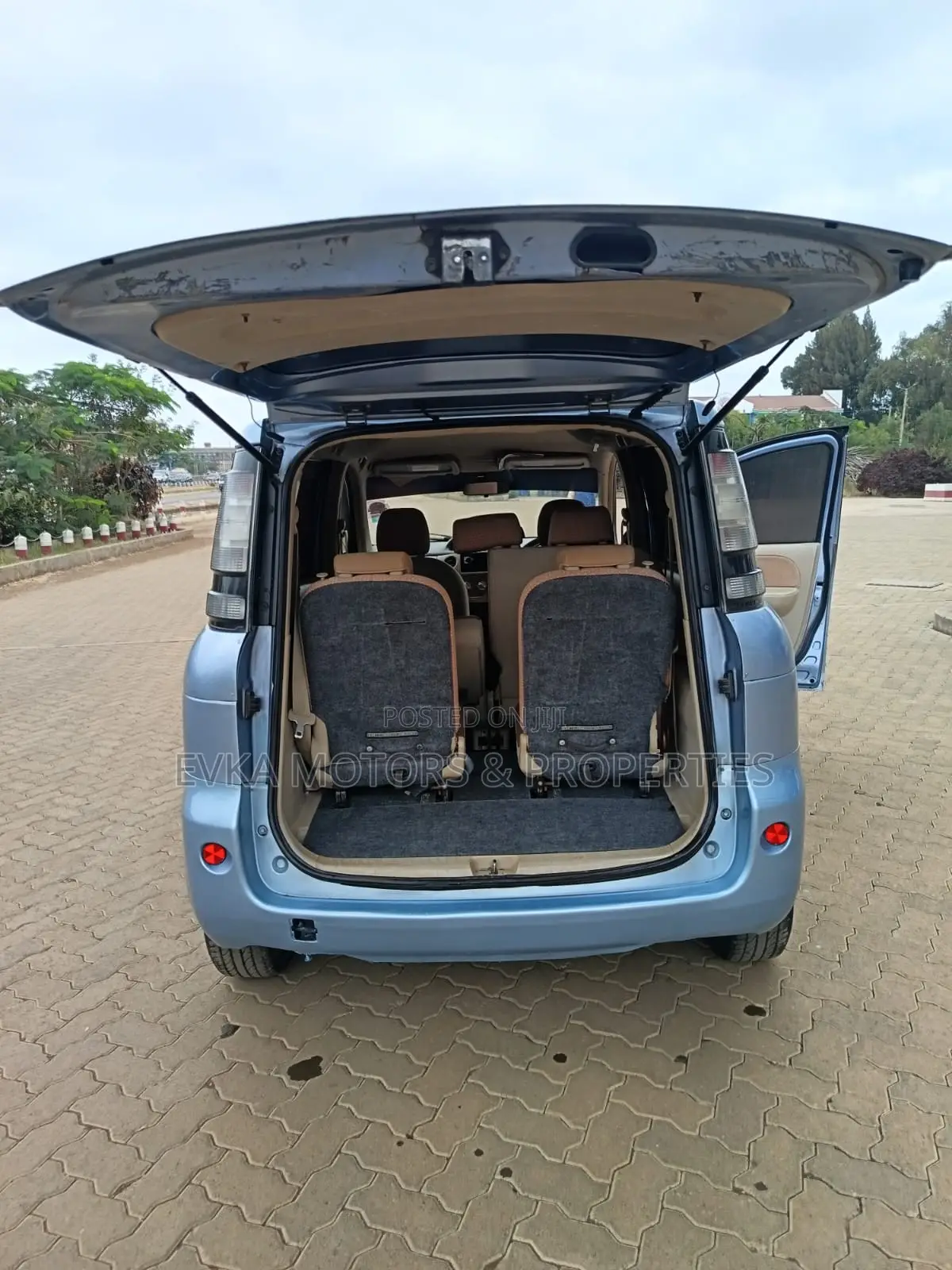 Toyota Sienta 2012 Blue