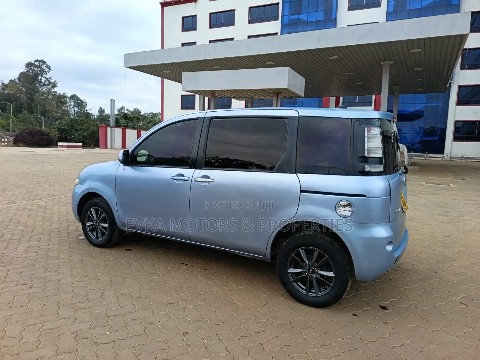 Toyota Sienta 2012 Blue