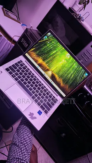 Laptop HP EliteBook 830 G8 16GB Intel Core i7 SSD 512GB
